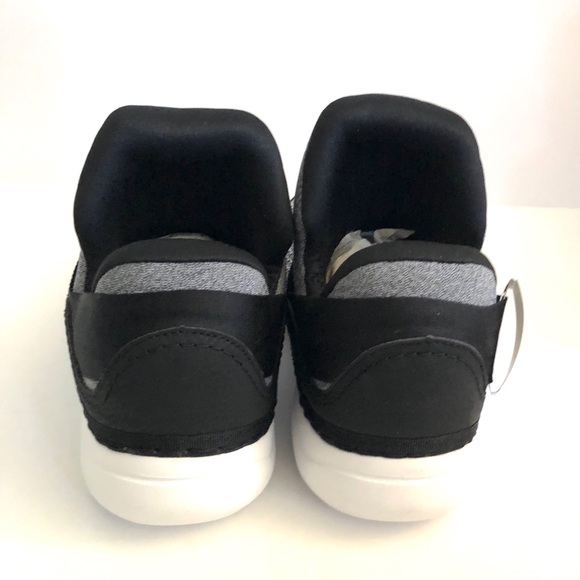 Brand new Adidas Cloudfoam Ultra Zen boys size 6 - Picture 6 of 8